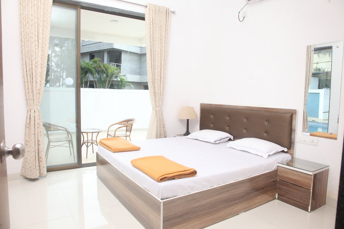 Bedroom opening on to a balcony